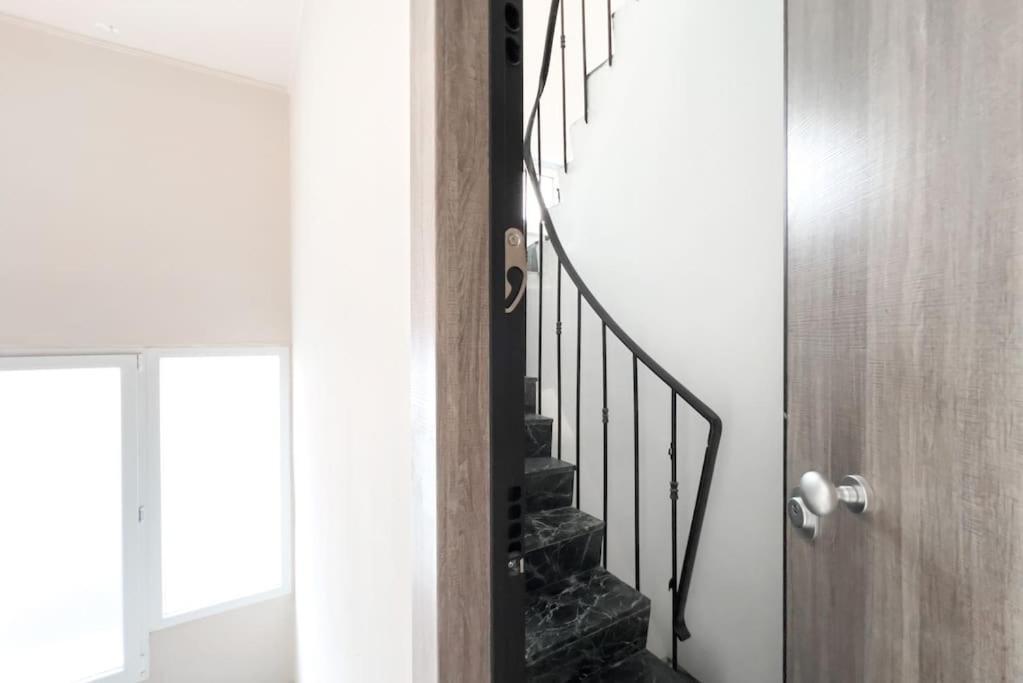 Spacious Penthouse Near Downtown 아테네 외부 사진